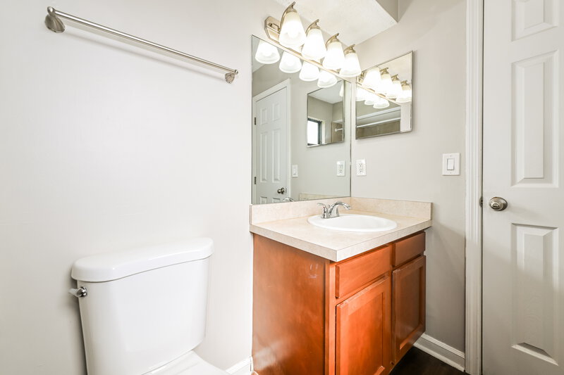 1,865/Mo, 3834 Olympic Ln Jacksonville, FL 32223 Main Bathroom View 2