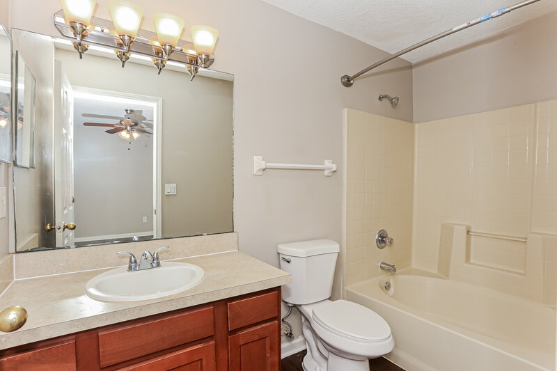 2,050/Mo, 3273 Net Ct Jacksonville, FL 32277 Main Bathroom View