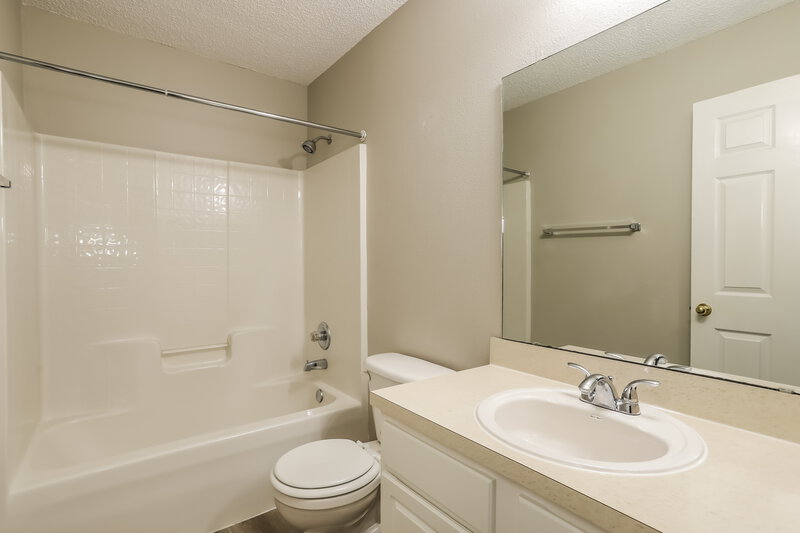 1,925/Mo, 3000 Plum Orchard Dr Orange Park, FL 32073 Bathroom View