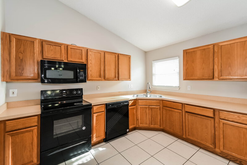 1,655/Mo, 4359 Hanging Moss Dr Orange Park, FL 32073 Kitchen View 2