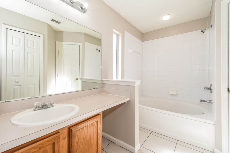 1,655/Mo, 4359 Hanging Moss Dr Orange Park, FL 32073 Main Bathroom View