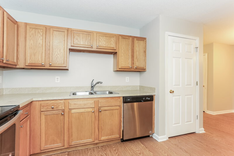 1,570/Mo, 8320 Oden Ave Jacksonville, FL 32216 Kitchen View 2