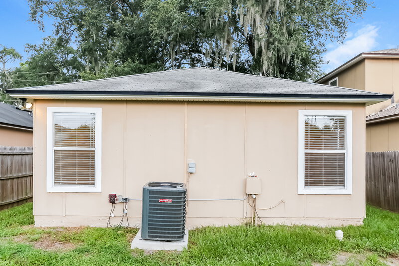 1,570/Mo, 8320 Oden Ave Jacksonville, FL 32216 Rear View