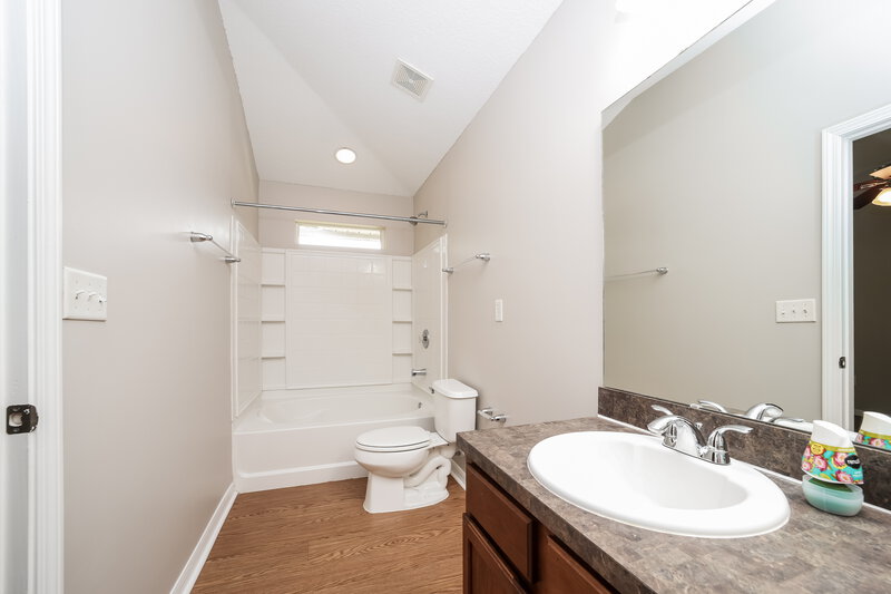 1,580/Mo, 10937 Hidden Haven Ct Jacksonville, FL 32218 Main Bathroom View