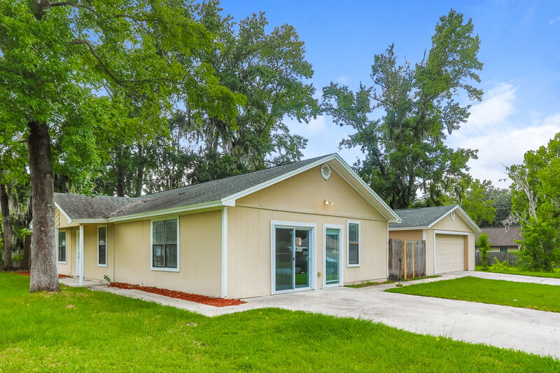 1,955/Mo, 1988 Ashton Street Middleburg, FL 32068 Front View