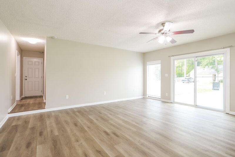 1,955/Mo, 1988 Ashton Street Middleburg, FL 32068 Family Room View