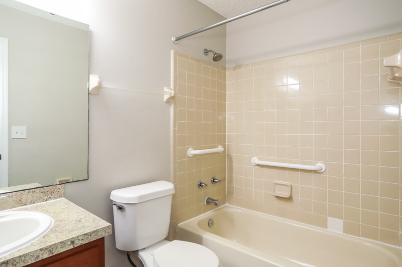 1,955/Mo, 1988 Ashton Street Middleburg, FL 32068 Bathroom View