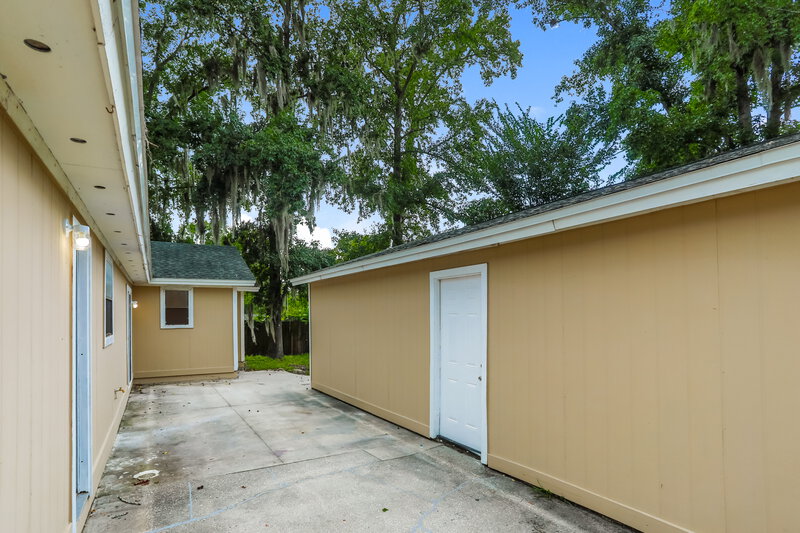 1,955/Mo, 1988 Ashton Street Middleburg, FL 32068 Rear View
