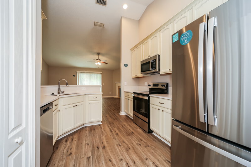 2,035/Mo, 440 Sanwick Dr Jacksonville, FL 32218 Kitchen View