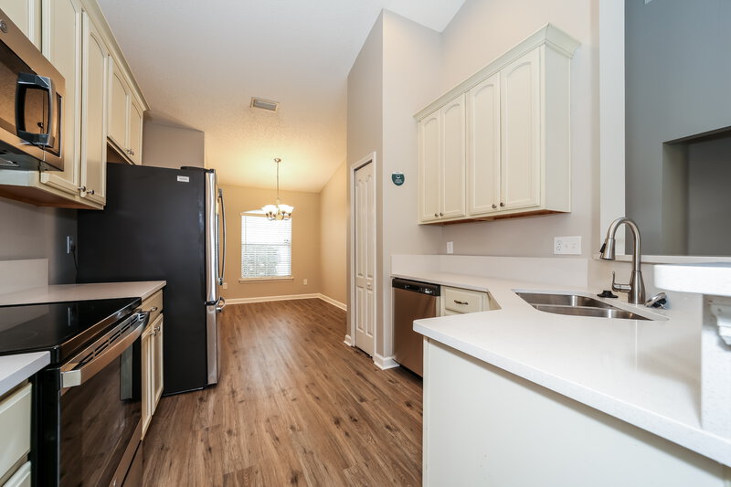 2,035/Mo, 440 Sanwick Dr Jacksonville, FL 32218 Kitchen View 2