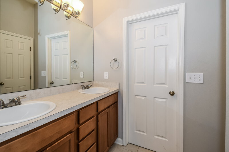 1,860/Mo, 12949 Spring Rain Rd Jacksonville, FL 32258 Main Bathroom View