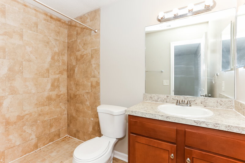 1,730/Mo, 2223 DESTINE LANE Atlantic Beach, FL 32233 Main Bathroom View
