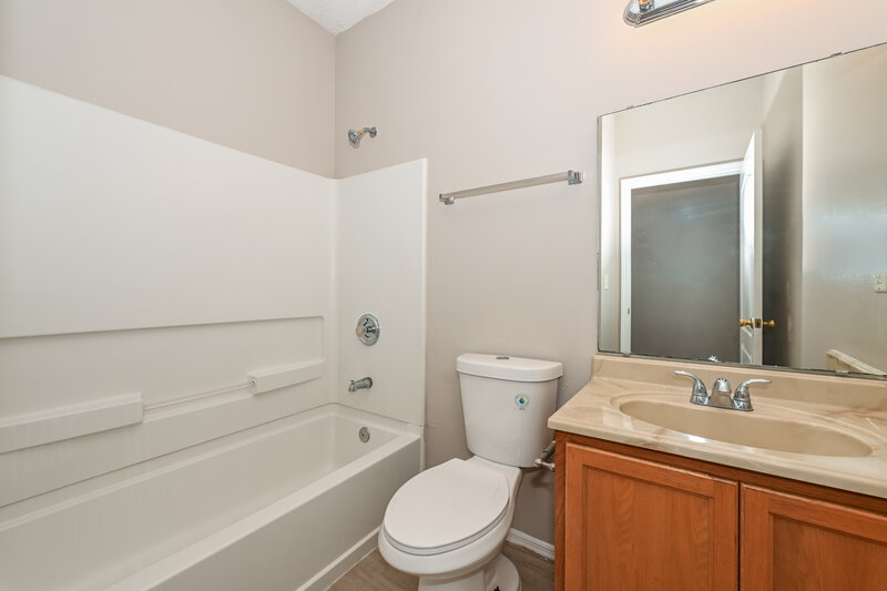 1,980/Mo, 11839 Alexandra Dr Jacksonville, FL 32218 Bathroom View