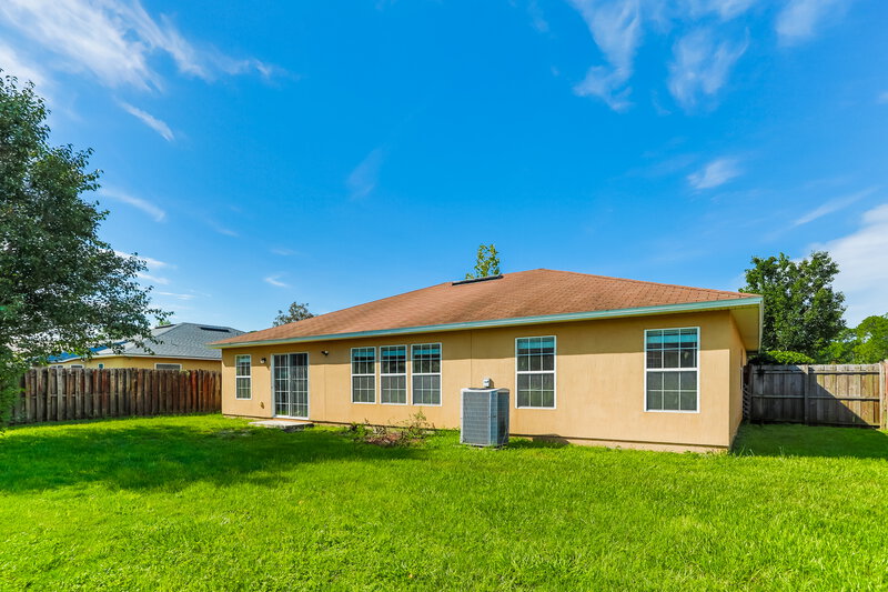 1,950/Mo, 2285 Brian Lakes Dr E Jacksonville, FL 32221 Rear View