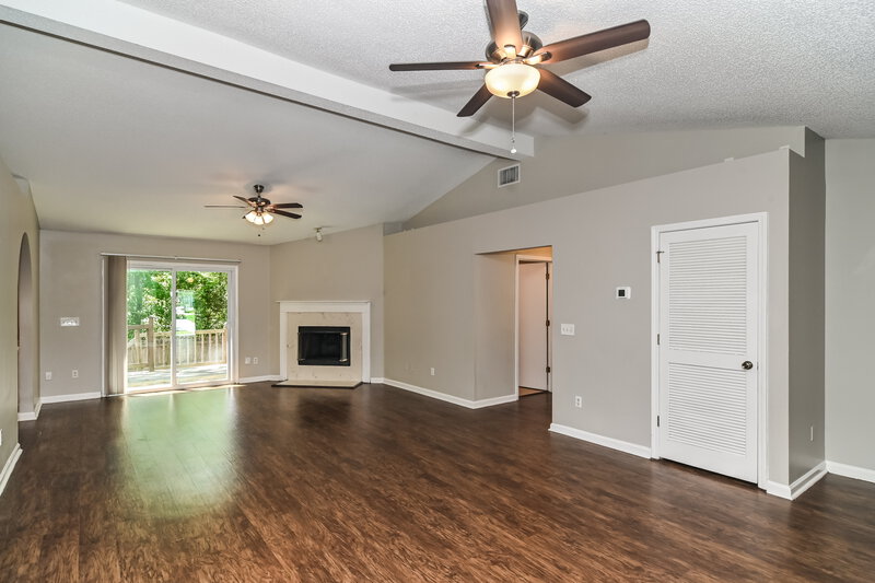 2,430/Mo, 946 Long Lake Dr Jacksonville, FL 32225 Living Room View 4
