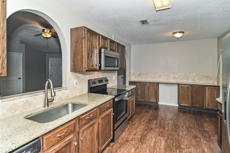 2,430/Mo, 946 Long Lake Dr Jacksonville, FL 32225 Kitchen View