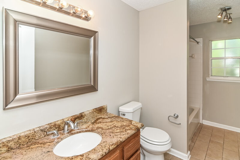 2,430/Mo, 946 Long Lake Dr Jacksonville, FL 32225 Bathroom View