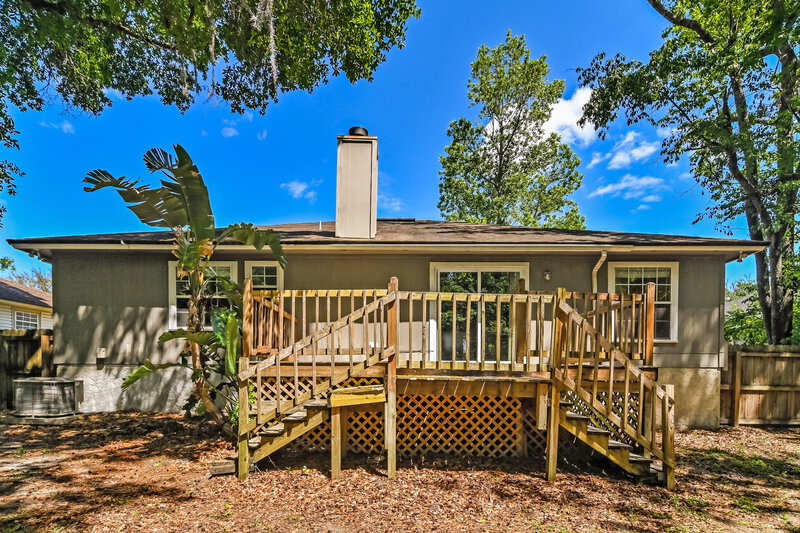 2,430/Mo, 946 Long Lake Dr Jacksonville, FL 32225 Rear View