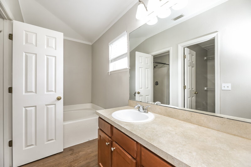 2,165/Mo, 11128 Lord Taylor Dr Jacksonville, FL 32246 Main Bathroom View
