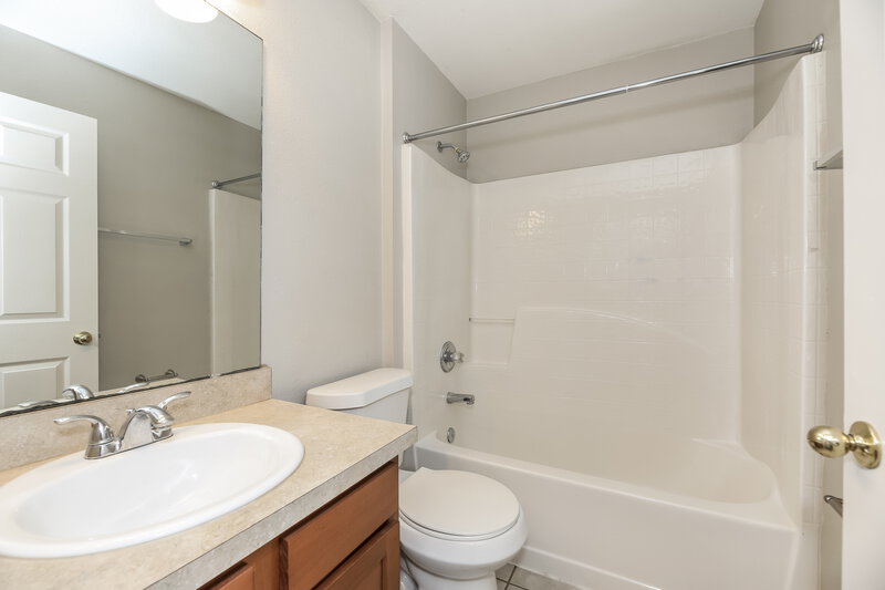 2,165/Mo, 11128 Lord Taylor Dr Jacksonville, FL 32246 Bathroom View
