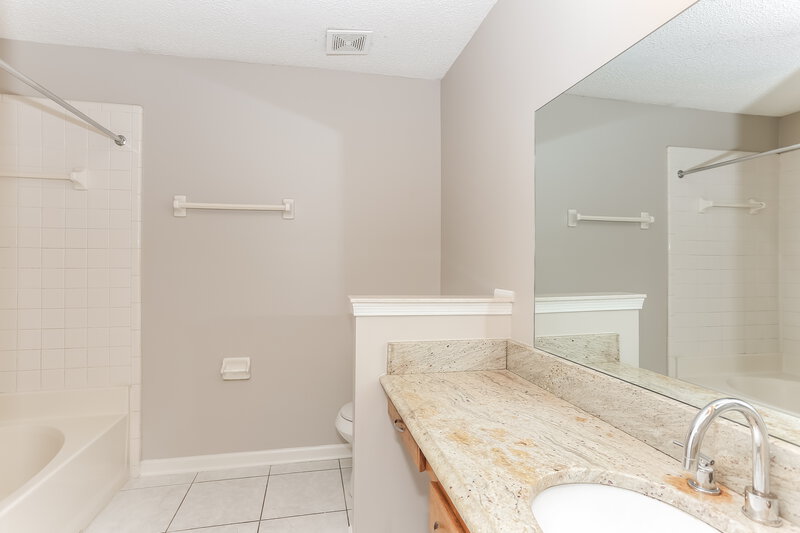 1,850/Mo, 11167 Mikris Dr S Jacksonville, FL 32225 Main Bathroom View
