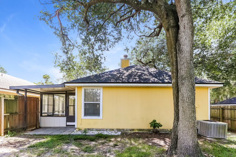 1,850/Mo, 11167 Mikris Dr S Jacksonville, FL 32225 Rear View