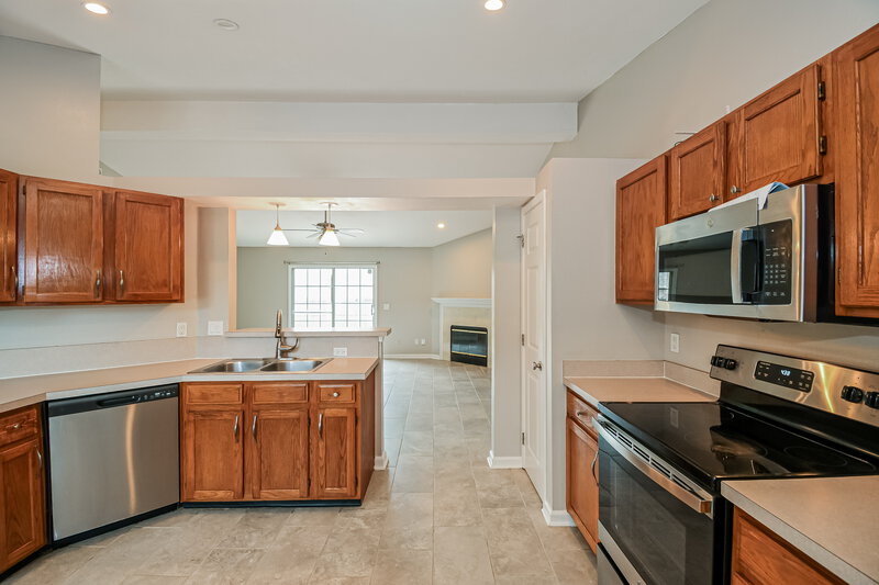 1,850/Mo, 3103 Olde Sutton Parke Dr Orange Park, FL 32073 Kitchen View 2