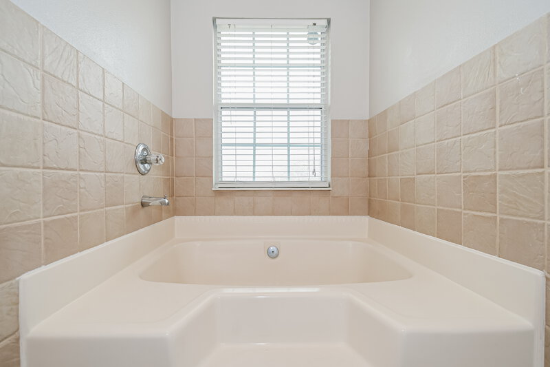 1,850/Mo, 3103 Olde Sutton Parke Dr Orange Park, FL 32073 Main Bathroom View 2