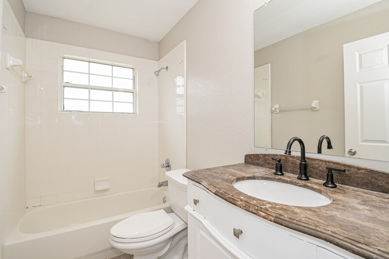 1,850/Mo, 3103 Olde Sutton Parke Dr Orange Park, FL 32073 Bathroom View