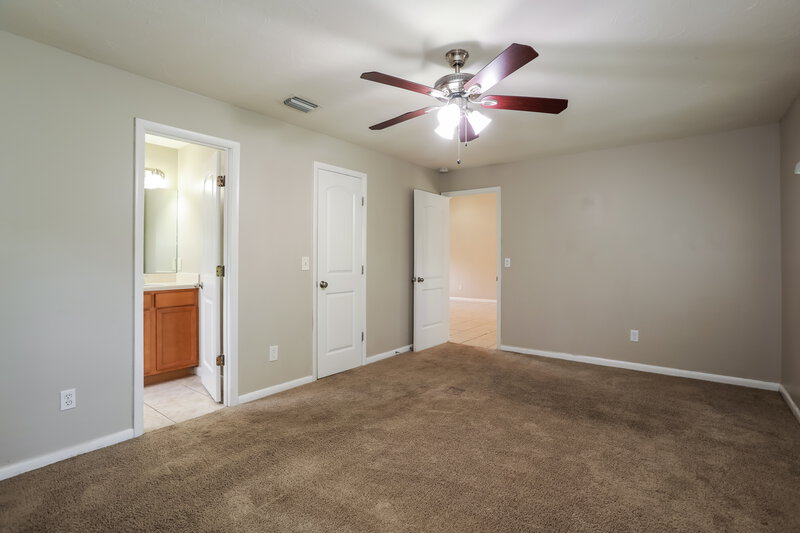 2,135/Mo, 3824 Tree Lake Dr Jacksonville, FL 32257 Main Bedroom View 2