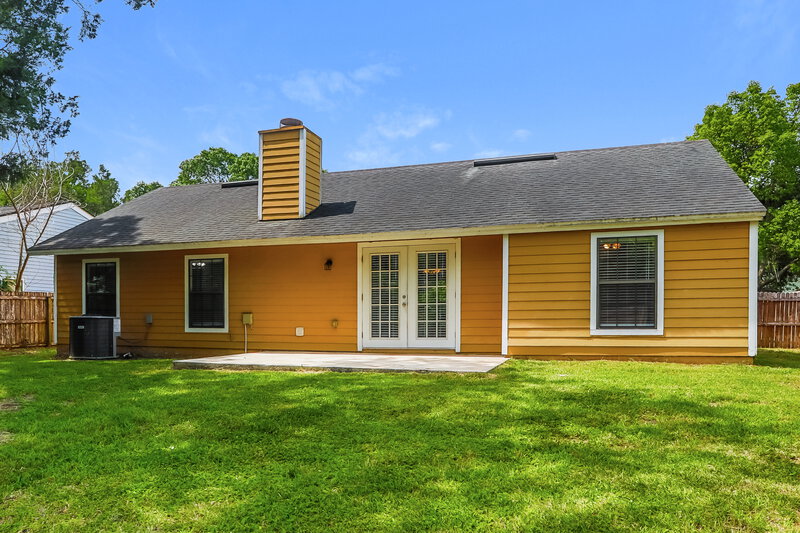 2,135/Mo, 3824 Tree Lake Dr Jacksonville, FL 32257 Rear View