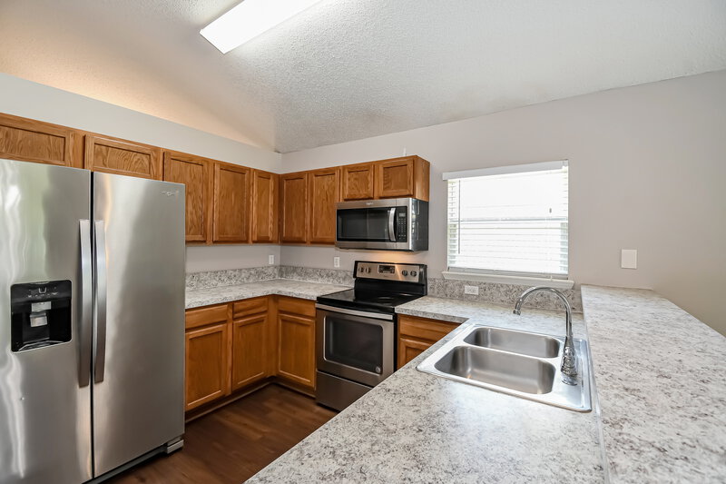 1,815/Mo, 2741 Acorn Park Dr N Jacksonville, FL 32218 Kitchen View