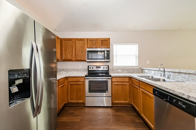 1,815/Mo, 2741 Acorn Park Dr N Jacksonville, FL 32218 Kitchen View 2