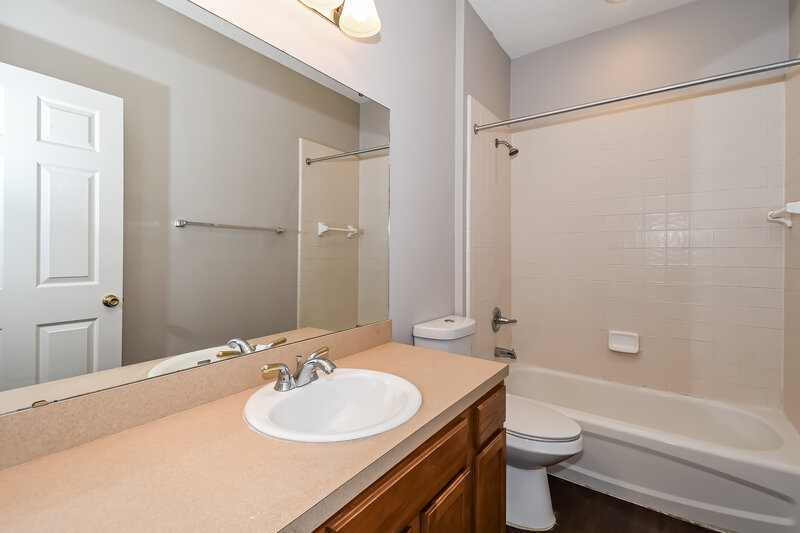 1,815/Mo, 2741 Acorn Park Dr N Jacksonville, FL 32218 Bathroom View