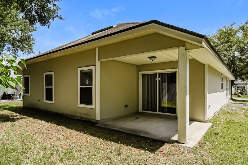 1,815/Mo, 2741 Acorn Park Dr N Jacksonville, FL 32218 Rear View