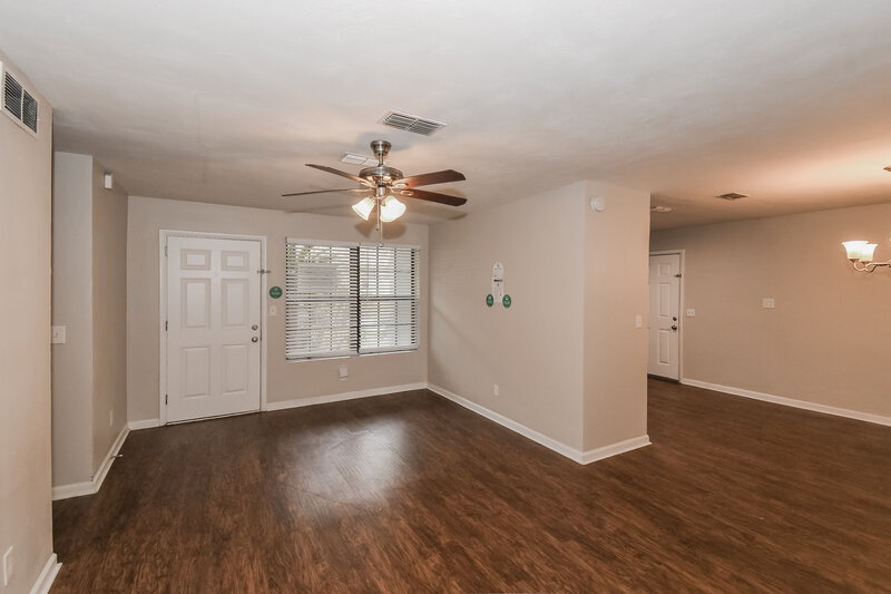 1,700/Mo, 4006  Ferrarra St Jacksonville, FL 32217 Living Room View