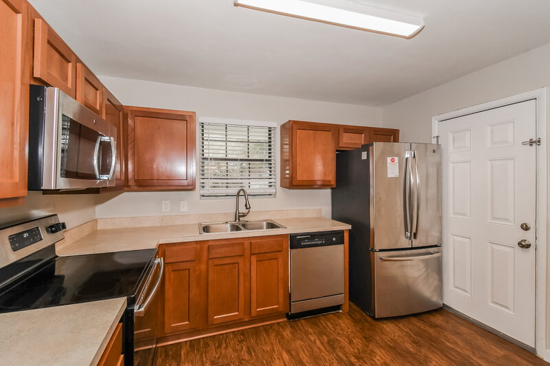 1,700/Mo, 4006  Ferrarra St Jacksonville, FL 32217 Kitchen View