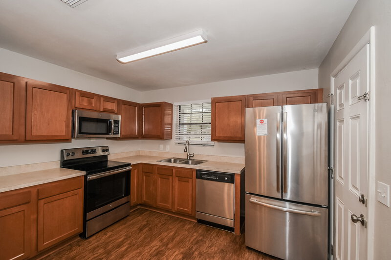 1,700/Mo, 4006  Ferrarra St Jacksonville, FL 32217 Kitchen View 2