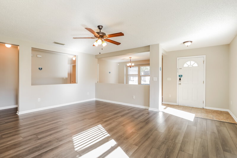 1,780/Mo, 7050 Beekman Lake Dr Jacksonville, FL 32222 Living Room View