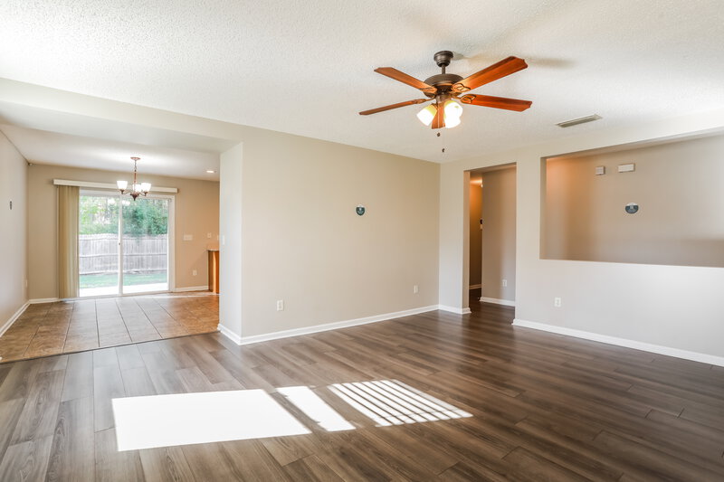 1,780/Mo, 7050 Beekman Lake Dr Jacksonville, FL 32222 Living Room View 2