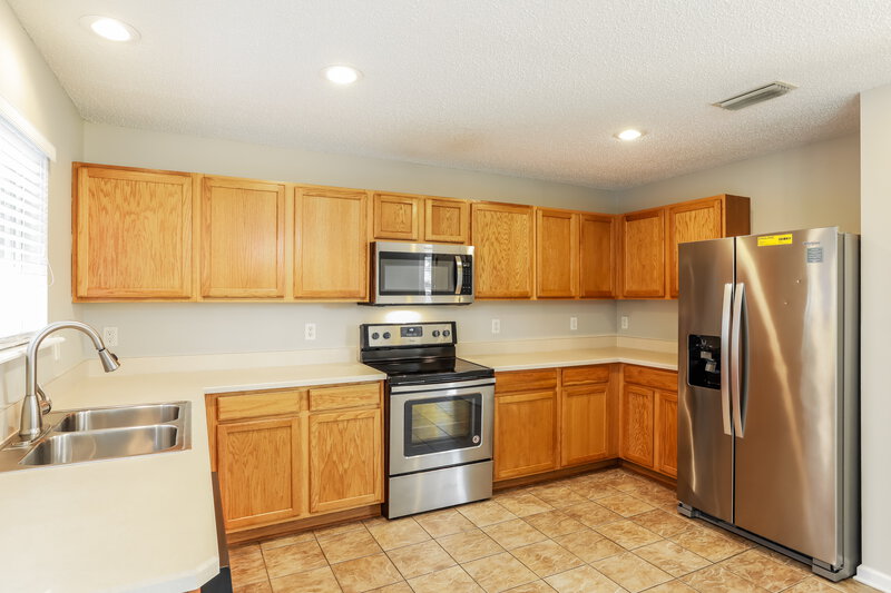 1,780/Mo, 7050 Beekman Lake Dr Jacksonville, FL 32222 Kitchen View