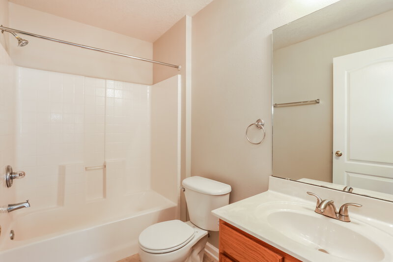 1,780/Mo, 7050 Beekman Lake Dr Jacksonville, FL 32222 Bathroom View