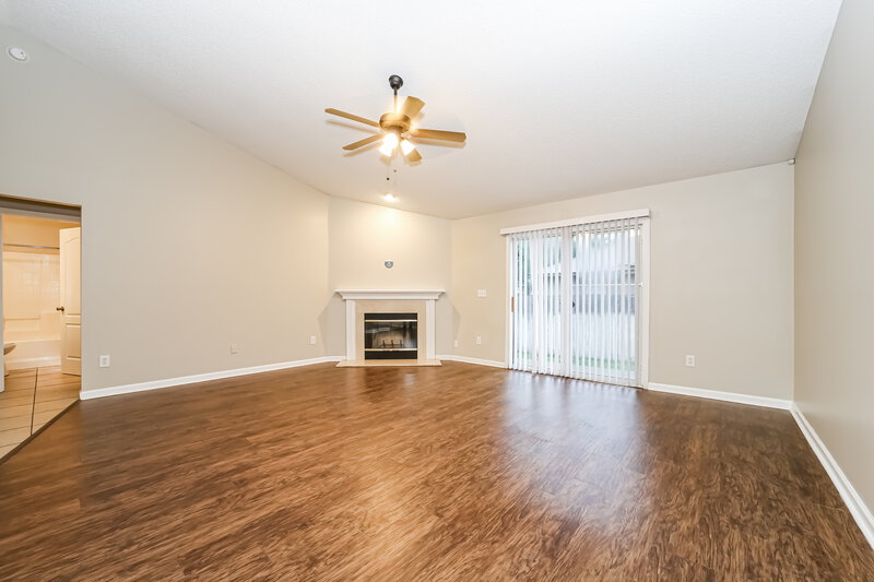 2,125/Mo, 13976 Ridgewick Dr Jacksonville, FL 32218 Living Room View