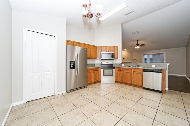 2,125/Mo, 13976 Ridgewick Dr Jacksonville, FL 32218 Kitchen View