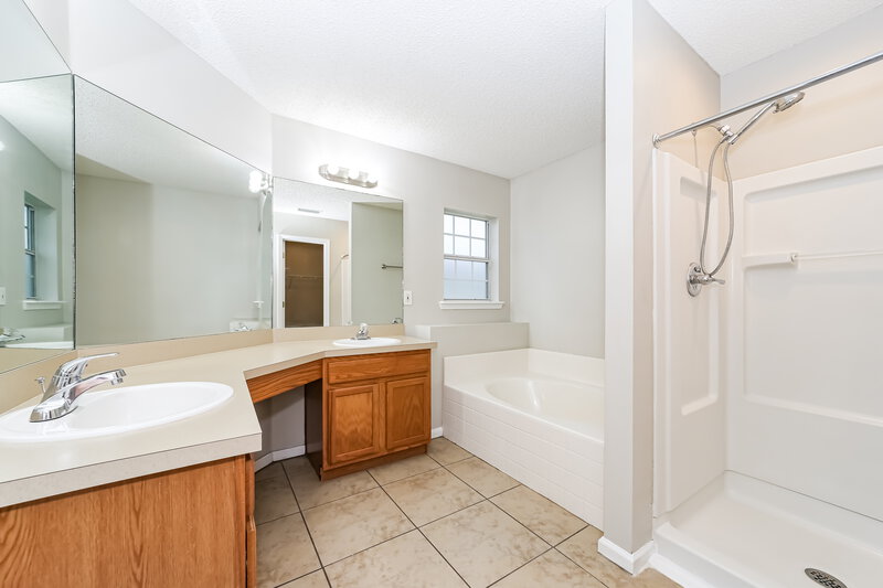 2,125/Mo, 13976 Ridgewick Dr Jacksonville, FL 32218 Main Bathroom View