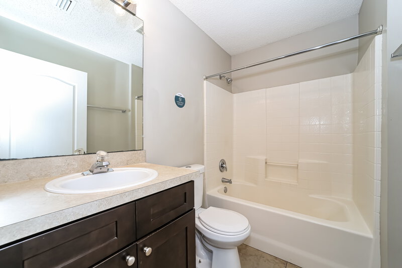 2,125/Mo, 13976 Ridgewick Dr Jacksonville, FL 32218 Bathroom View