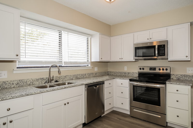 1,840/Mo, 8448 Boysenberry Ln Jacksonville, FL 32244 Kitchen View 2