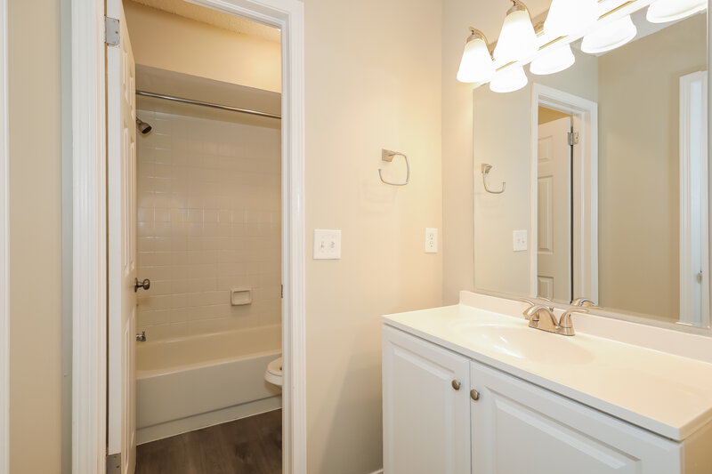 1,840/Mo, 8448 Boysenberry Ln Jacksonville, FL 32244 Main Bathroom View