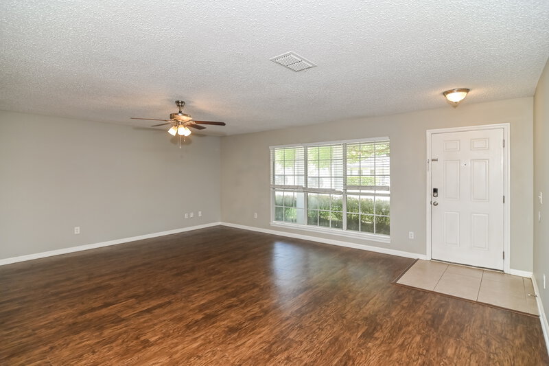 2,085/Mo, 13434 Ashford Wood Ct E Jacksonville, FL 32218 Living Room View