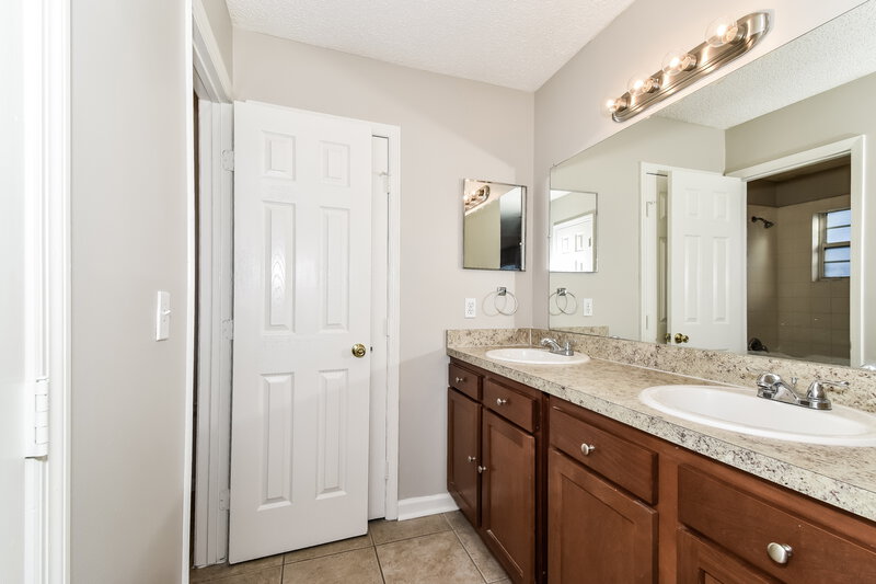 2,215/Mo, 1243 Windy Willows Dr Jacksonville, FL 32225 Main Bathroom View